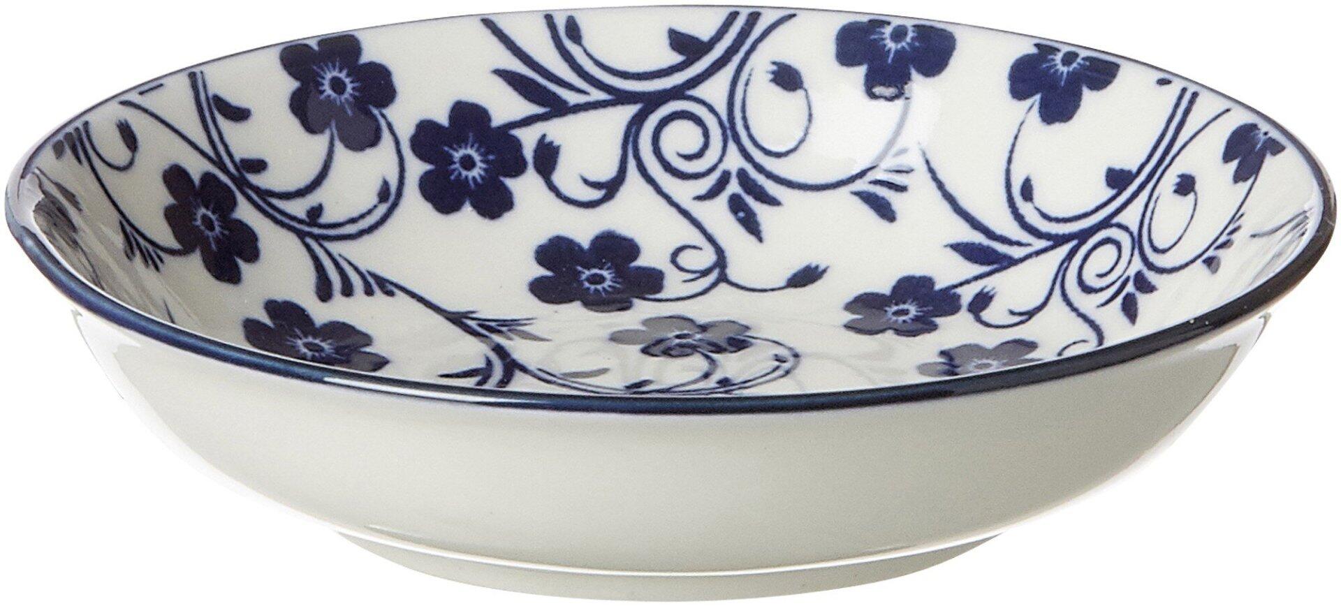 Schale Sakura, konische Form aus der Vogelperspektive mit blauem, filigranem Blüten- und Rankenmuster im Inneren.