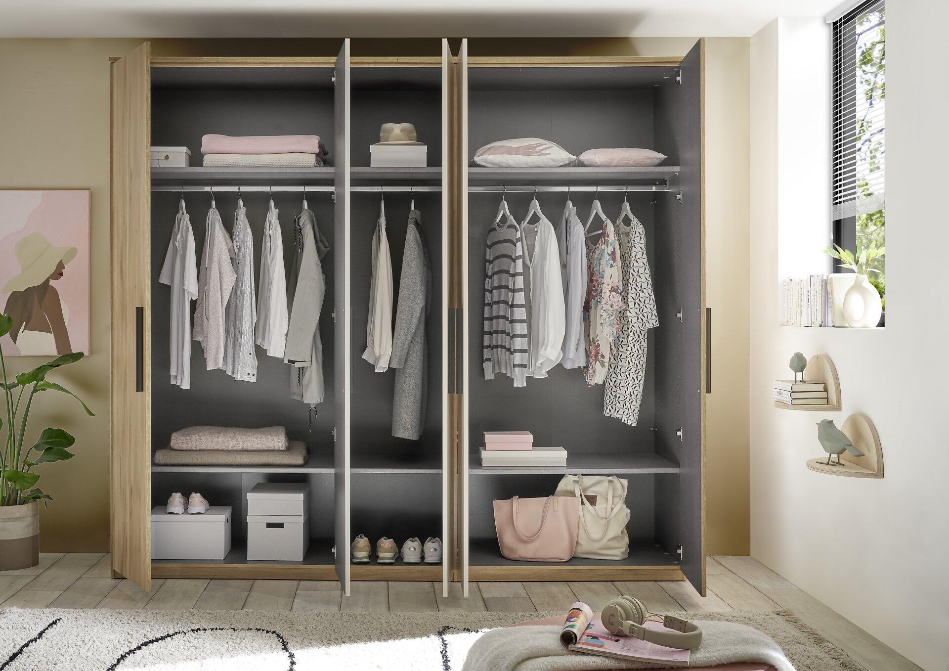 Kleiderschrank, Tabina