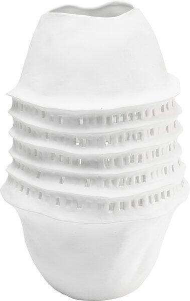Weiße, handbemalte Porzellanvase "Anemone" mit skulpturaler, schichtweiser Form und unregelmäßiger Textur im Frontalblick.