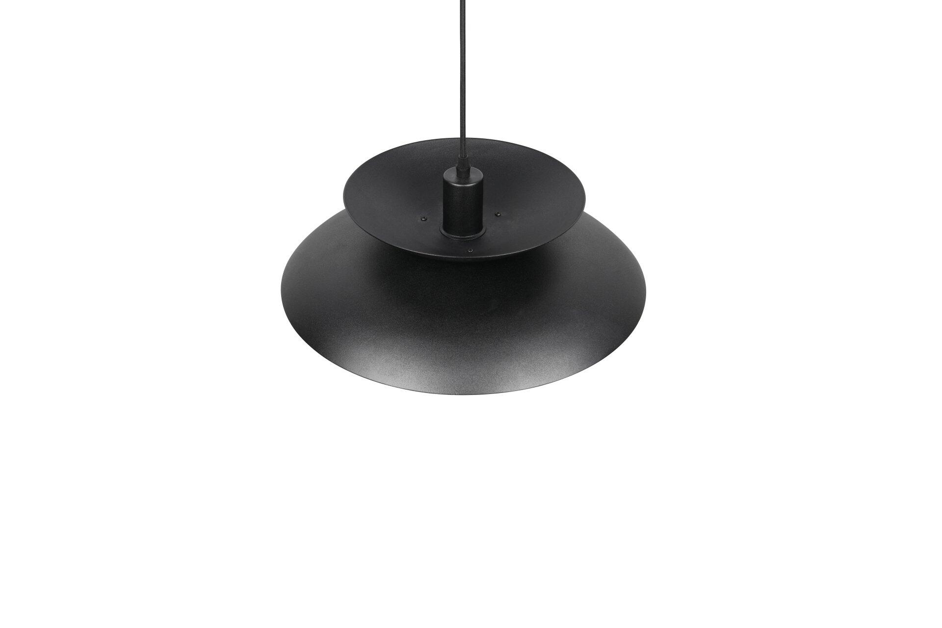 Pendelleuchte Amarila, schwarz, mit rundem Lampenschirm und dünnem Metallband für eine schlichte und moderne Aufhängung.